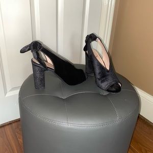 Black Velvet Heels. Very cute. by- DOLCE